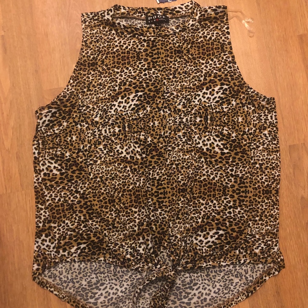 💙 SALE 4/$20 Leopard print top NWT